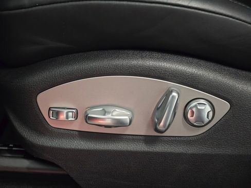 Certified 2025 Porsche Macan image 37