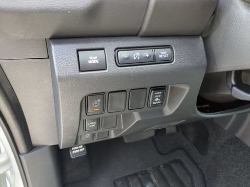 Certified 2025 Nissan Frontier SV w/ SV Convenience Package RWD image 16