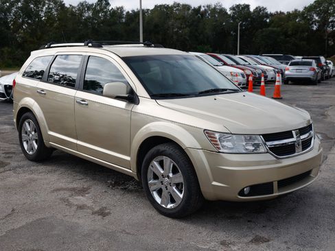 Used 2010 Dodge Journey R/T w/ Navigation & Sound Group I image 15