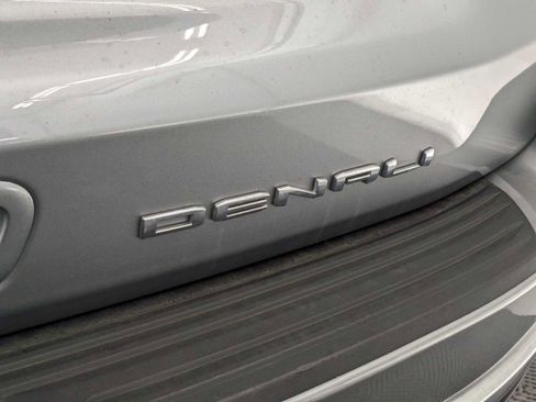 Used 2024 GMC Yukon XL Denali image 15