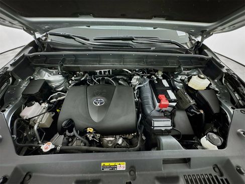 Used 2022 Toyota Highlander XLE image 10