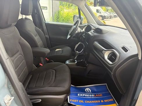 Used 2018 Jeep Renegade Latitude w/ Cold Weather Group AWD/4WD image 9
