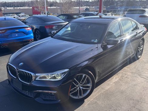 Used 2017 BMW 750i xDrive image 2
