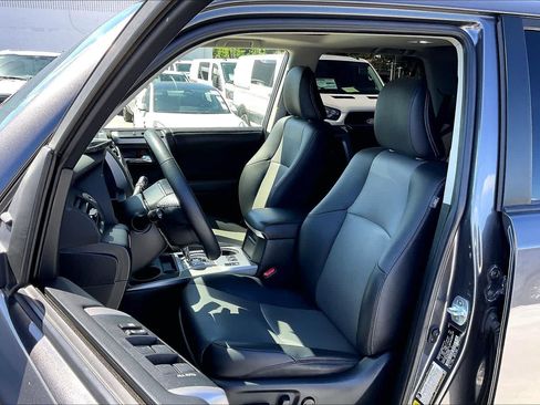Used 2021 Toyota 4Runner SR5 Premium w/ Moonroof Package AWD/4WD image 11