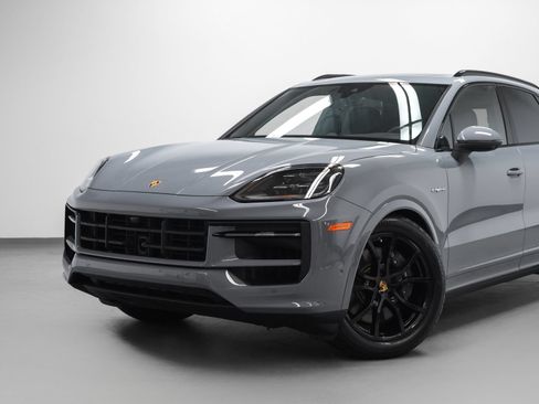 Certified 2024 Porsche Cayenne AWD/4WD image 7