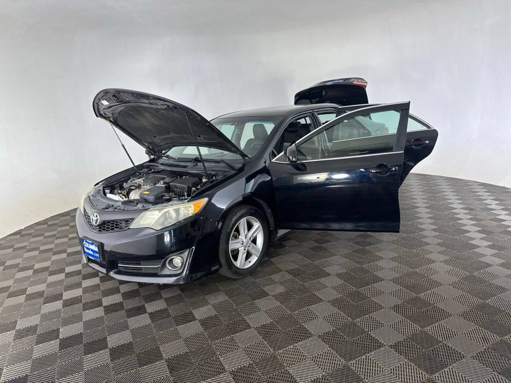 Used 2014 Toyota Camry SE FWD image 11