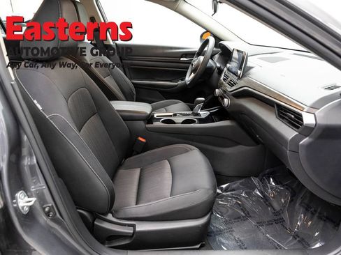 Used 2024 Nissan Altima 2.5 SV FWD image 24