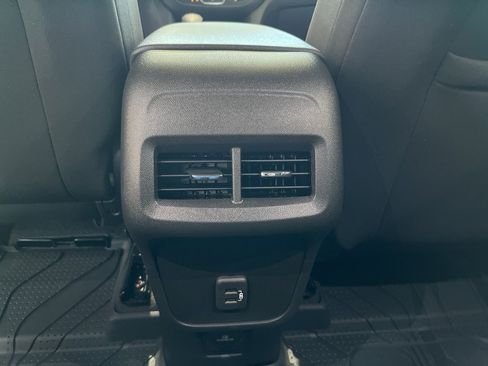 Used 2024 Chevrolet Equinox LT image 27