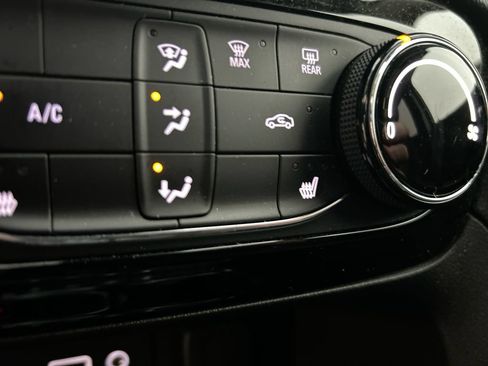 Used 2021 Buick Encore GX Preferred w/ Cold Weather Comfort Package AWD/4WD image 30