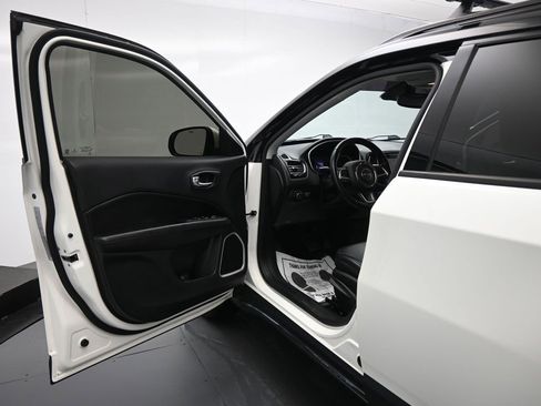 Used 2020 Jeep Compass Latitude image 9