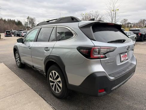 Used 2023 Subaru Outback Premium image 3
