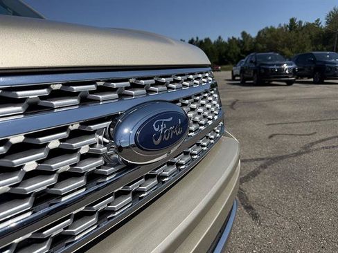 Used 2018 Ford Expedition Platinum AWD/4WD image 10