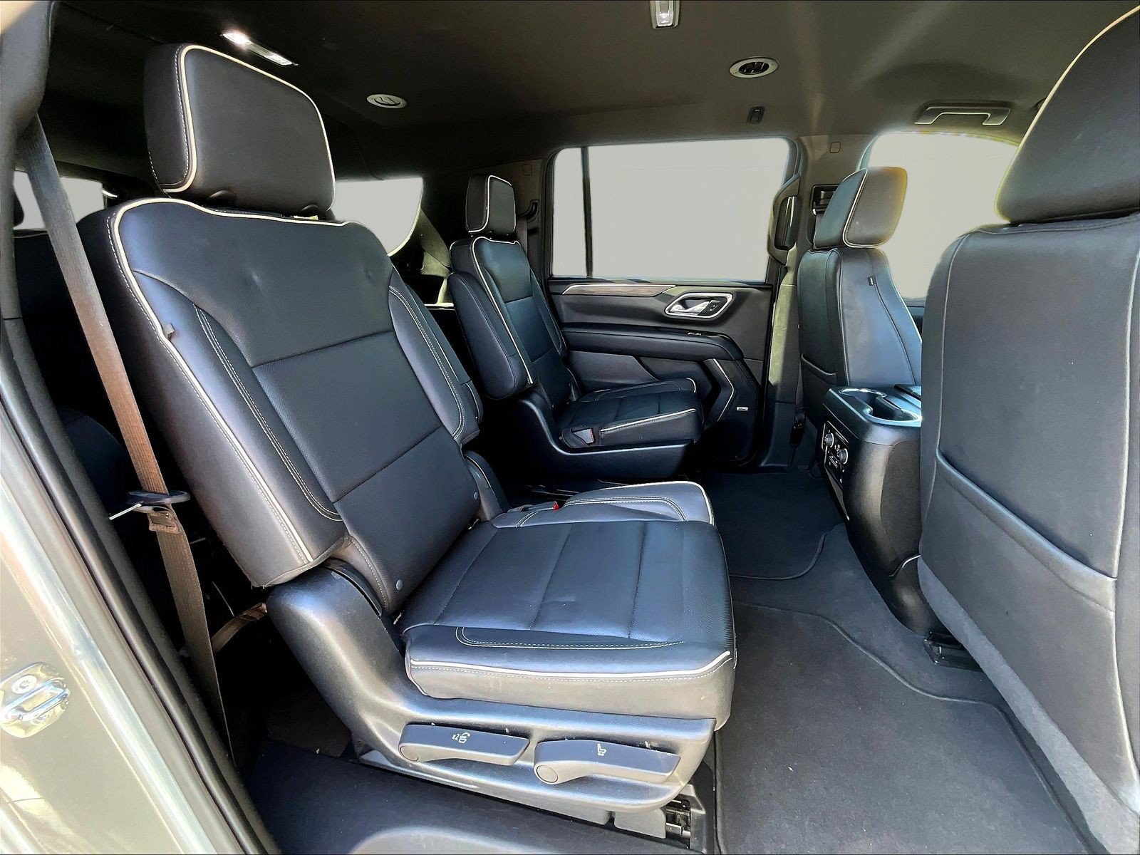 Used 2023 Chevrolet Suburban Premier AWD/4WD image 25