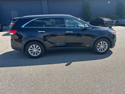 Used 2016 Kia Sorento LX w/ LX Convenience Package AWD/4WD image 8