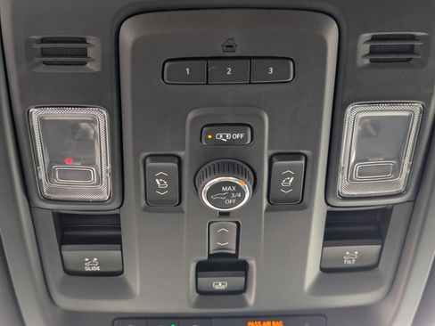 Used 2024 GMC Yukon Denali image 28