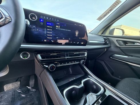 Used 2025 Chevrolet Traverse LT image 15