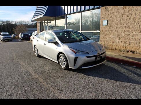 Used 2022 Toyota Prius LE image 1