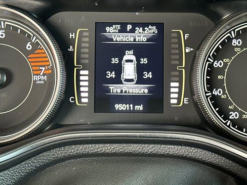 Used 2019 Jeep Cherokee Latitude w/ Popular Appearance Group FWD image 25