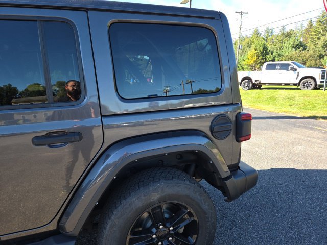 Used 2022 Jeep Wrangler Unlimited Sahara AWD/4WD image 33