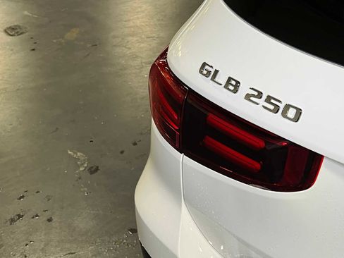 Certified 2025 Mercedes-Benz GLB 250 4MATIC image 15