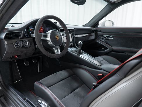 Certified 2016 Porsche 911 Carrera GTS RWD image 4