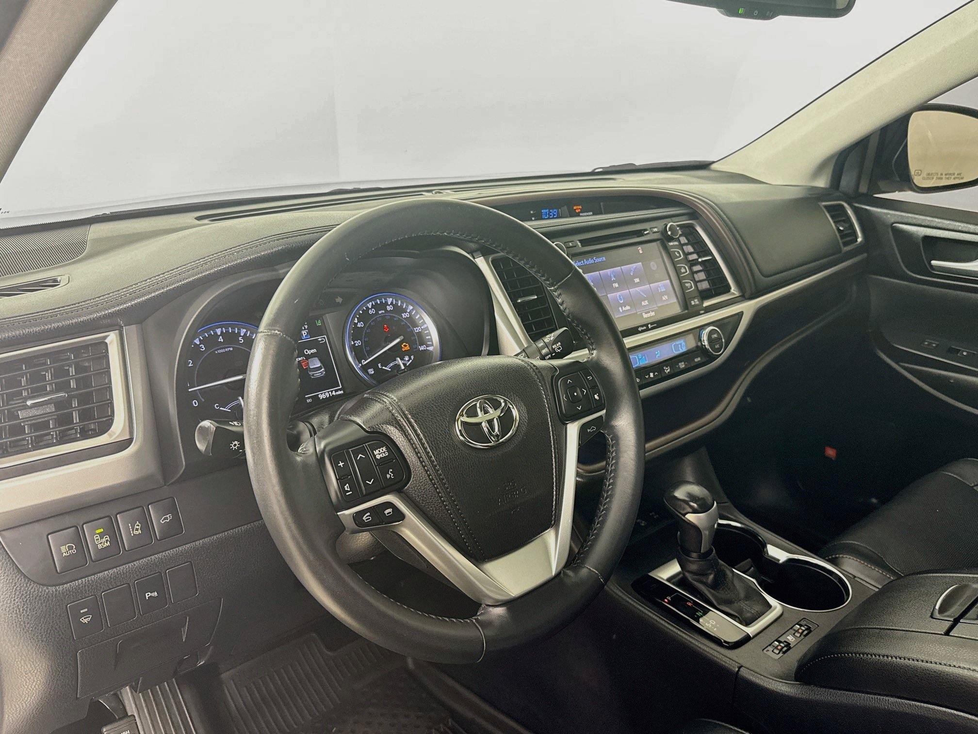 Used 2015 Toyota Highlander Limited w/ Driver Technology Package AWD/4WD image 10