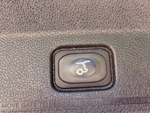 Used 2017 Ford Explorer XLT w/ Equipment Group 202A AWD/4WD image 11