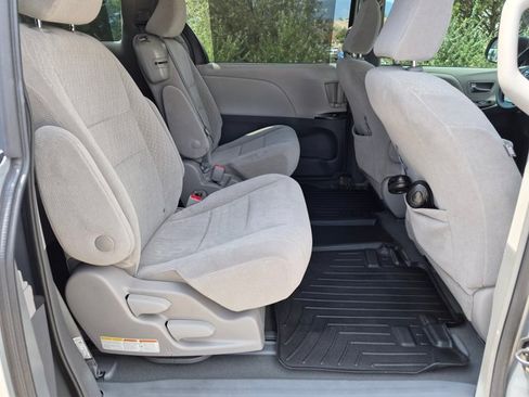 Used 2019 Toyota Sienna LE FWD image 22