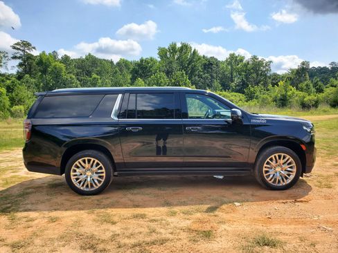 Used 2023 Chevrolet Suburban High Country AWD/4WD image 13