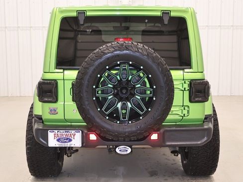 Used 2019 Jeep Wrangler Unlimited Sahara w/ Uconnect 4C Nav & Sound Group image 9