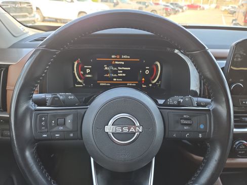 Used 2023 Nissan Pathfinder Platinum image 16