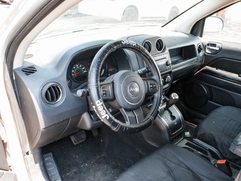 Used 2012 Jeep Compass Sport AWD/4WD image 8