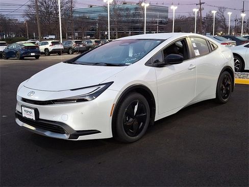 New 2026 Toyota Prius SE image 3