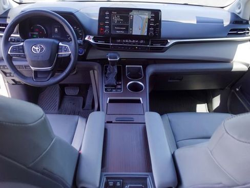 Certified 2021 Toyota Sienna XLE w/ XLE Plus Package AWD/4WD image 4