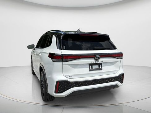 New 2026 Volkswagen Tiguan SE R-Line FWD image 6