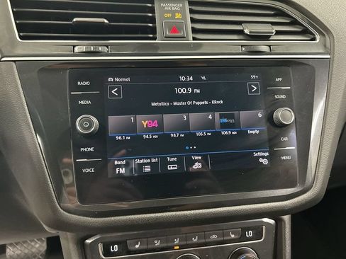 Used 2018 Volkswagen Tiguan SE w/ 3rd Row Seat Package AWD/4WD image 14