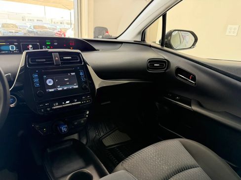 Used 2017 Toyota Prius Two w/ Prius Two Safety Plus Package FWD image 22