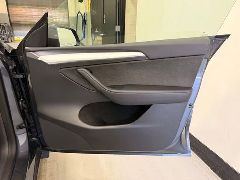 Used 2023 Tesla Model Y Long Range AWD/4WD image 25