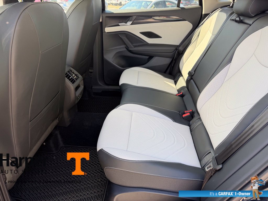 Used 2025 Volkswagen Tiguan SE w/ Panoramic Sunroof Package AWD/4WD image 10