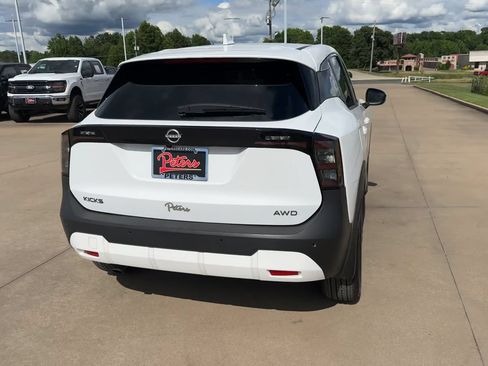 Used 2025 Nissan Kicks SV AWD/4WD image 8