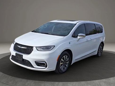 Used 2022 Chrysler Pacifica Limited FWD image 30