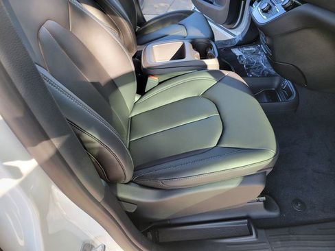 New 2026 Chrysler Pacifica Select image 14