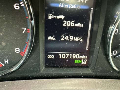 Used 2018 Toyota RAV4 Limited FWD image 18