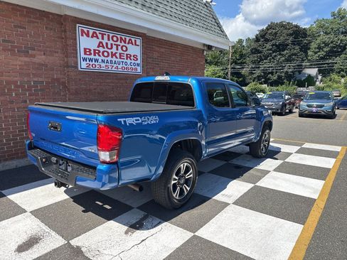 Used 2017 Toyota Tacoma TRD Sport w/ Tow Package (A/T) AWD/4WD image 3