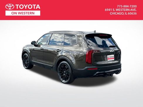 Used 2022 Kia Telluride EX w/ EX Premium Package image 3