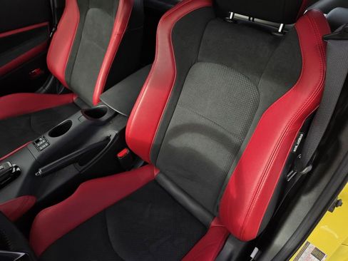 Used 2024 Nissan Z Performance w/ Floor Mat Package image 15