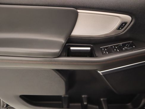 Used 2025 Ford Expedition Active image 16