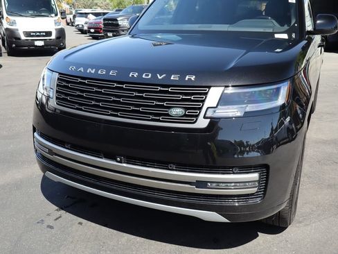 Used 2025 Land Rover Range Rover Long Wheelbase SE AWD/4WD image 9
