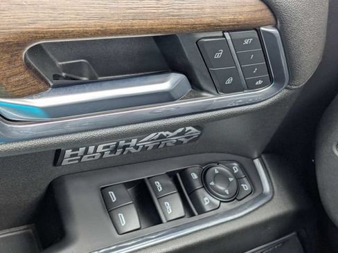Used 2024 Chevrolet Silverado 1500 High Country w/ High Country Premium Package AWD/4WD image 24