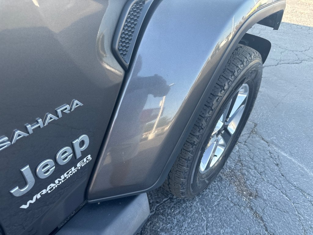 Used 2018 Jeep Wrangler Unlimited Sahara AWD/4WD image 9